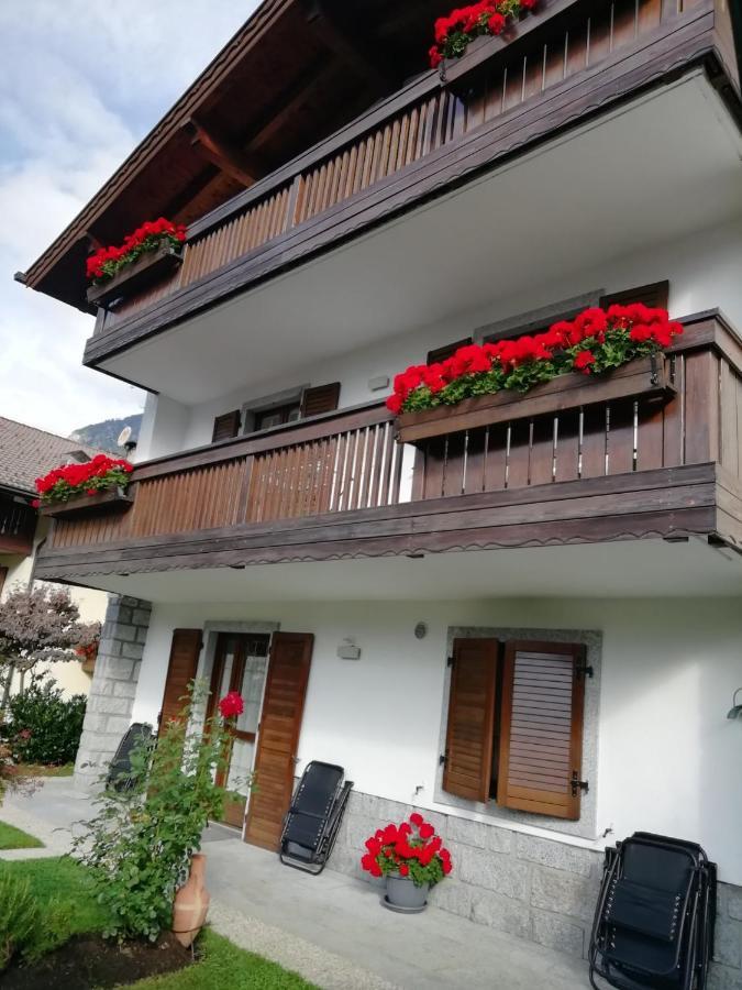 Appartamento Con Giardino Carisolo Kültér fotó