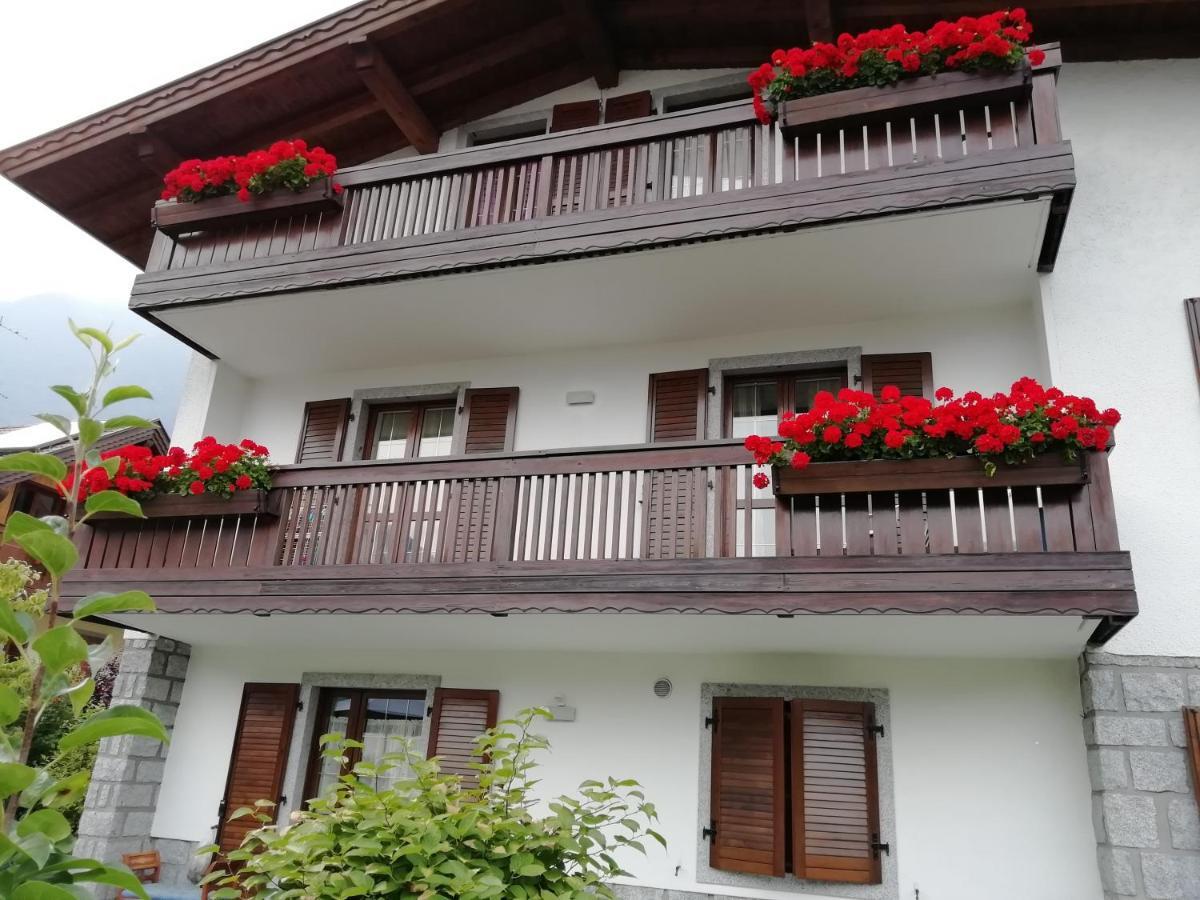 Appartamento Con Giardino Carisolo Kültér fotó